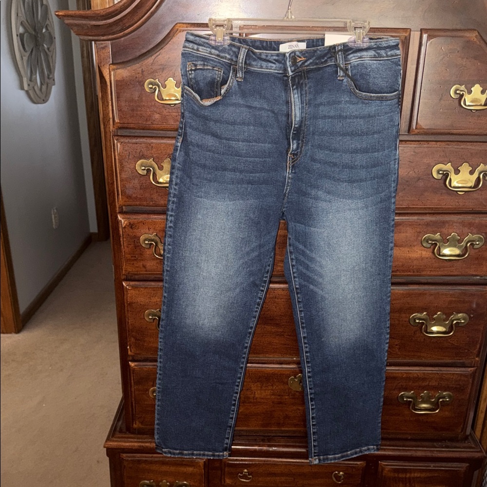 Zenana new with tags size 32 Eclipse cropped 5 pocket jeans dark blue wash